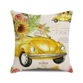 Detailopname van de gele vintage auto en bloemen aquarel op de kussensloop - Eén maat / Gele Vintage Auto Met Zonnebloemen Stijl (1)