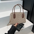 Borsa a tracolla trapuntata beige con cuciture a V e manici marroni eleganti - Cachi