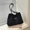 Grand sac cabas noir matelassé avec étiquette Creative Cat et fines bandoulières - Noir (Sans Pendentif)