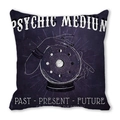 Détail de la housse de coussin violette avec motif de voyance, boule et phases de lune - Mains de Boule de Cristal (10)