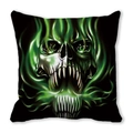 Détail de l'imprimé crâne vert fluo sur une housse de coussin décorative sombre - Crâne Vert Fumé (15)