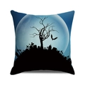 Detalle de funda de cojín de Halloween con luna llena y siluetas de murciélagos - 45x45 cm / Silueta de Cementerio bajo la Luna (7)