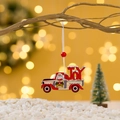 Dettaglio decorazione natalizia in legno auto di Babbo Natale con scritta Joy - Stile Camion Rosso