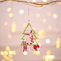 Ciondolo albero di Natale in legno traforato con renna e scritta XMAS su ramo - Renna