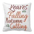 Detail van de tekst Leaves are Falling Autumn is Calling op de zachte kussenhoes - Standaard Specificatie / Rood Oranje Artistiek Tekstontwerp(3)