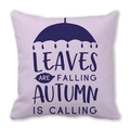 Funda de cojín de otoño con el diseño artístico Leaves Are Falling Autumn Is Calling - Tela púrpura claro diseño púrpura oscuro