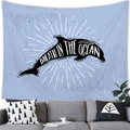 Tapiz vintage azul claro con silueta de delfín y tipografía Breath in the Ocean para pared - Piel de Melocotón-Silueta de Delfín (4) / 150cmx100cm