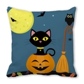 Detail van Halloween kussensloop met zwarte kat en pompoenpatroon op perzikhuid stof - Pompoen Zwarte Kat Blauwe Achtergrond (4) / 45x45cm