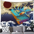 Detalle de tapiz artístico con ciervo colorido y olas marinas en un salón acogedor - 100x70(Piel de Melocotón) / Colorful Mythical Deer