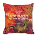 Funda de cojín de piel de melocotón con hojas de otoño y frase motivadora inglesa - Hoja de arce realista y cita en inglés