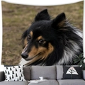 Tapiz de pared con retrato realista de perro Sheltie sobre un sofá gris moderno - 6 / 200x150(Felpa Corta)
