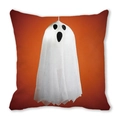 Detail eines Halloween-Kissenbezugs mit süßem weißem Geist auf orangefarbenem Hintergrund - Orangerot verlaufender erschrockener Geist (2)