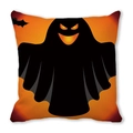 Detail eines Halloween Kissenbezugs mit Geister-Silhouette und Fledermaus auf Orange - Orange-schwarze Geister-Silhouette (7)