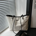 Grand sac cabas blanc avec bandoulières noires et logo argenté pour le trajet quotidien - Standard / Blanc