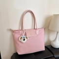 Bolso tote de nailon rosa con asas de cuero y lindo colgante de perro de peluche - Con Colgante / Rosa