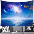 Detailansicht Wandteppich mit Planeten, Nebel und Heißluftballons an weißer Wand - Stil 5
