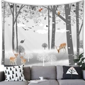 Dettaglio dell'arazzo da parete con cervi e foresta sopra un divano in un soggiorno - 100cmx70cm / Foresta Nordica Bianco e Nero (1)