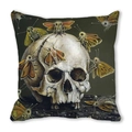 Quadratisches Dekokissen mit realistischem Totenkopf und gelben Motten Motiven - Realistischer Totenkopf künstlerische Motten (33)