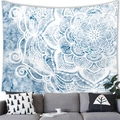 Böhmischer blau-marmorierter Mandala-Wandteppich im gemütlichen Wohnzimmer über dem Sofa - 150x100(Pfirsichhaut) / Blau Marmor Textur Mandala (1)