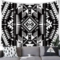 Azteeks wandkleed met zwart-witte geometrische strepen hangend boven de bank in de woonkamer - 100cmx70cm / Patroon 5