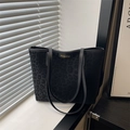 Borsa tote nera minimalista con stampa leopardata grigio scuro e logo dorato - Nero