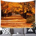 Arazzo con paesaggio di foresta autunnale appeso sopra un divano in una stanza - 100x70(Peluche Corto) / Stile Sentiero nella Foresta di Aceri Dorati (16)