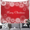 Tapiz rojo Merry Christmas con copos de nieve blancos sobre un sofá gris en la sala de estar - 150x100(Piel de Melocotón) / Estilo Clásico Copos de Nieve Rojos y Blancos (2)