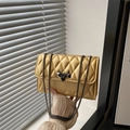 Moderno bolso bandolera acolchado oro champán con cierre de corazón y cadena - Dorado
