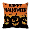 Detail eines quadratischen Halloween-Kissens mit orangen Kürbissen und Fledermausmotiven - Orange-schwarzer Kontrast-Kürbis (13) / 45x45 cm