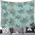 Détail de la tapisserie à feuilles tropicales montrant la texture fine du tissu brossé - 100X70 / Feuilles de Ginkgo Peintes à la Main (3)