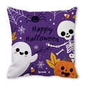 Detail des Happy Halloween Kissenbezugs mit Kürbis-, Geist- und Totenkopfmotiven auf Lila - Lila Halloween-Elemente (19) / 45x45 cm