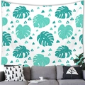 Détail d'une tapisserie murale aux feuilles de monstera au-dessus d'un canapé gris moderne - 100X70 / Monstera Géométrique Fond Blanc (7)