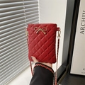 Mini borsa a tracolla trapuntata rossa con fibbia a fiocco dorata e catena in metallo - Rosso