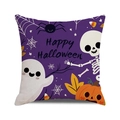 Nahaufnahme des Halloween-Kissenbezugs mit lila Stoff sowie Geist- und Kürbis-Mustern - Lila Cartoon Halloween Muster (19)