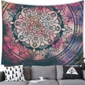 Arazzo da parete mandala spaziale appeso sopra un divano grigio in un salotto - Mandala Via Lattea (G035) / 150x100(Pelle di Pesca)