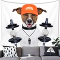 Dettaglio di un arazzo con bulldog fitness appeso sopra un moderno divano in tessuto - 100x70(Pelle di Pesca) / Stile Cane Fitness (14)