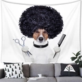 Arazzo per cani ad acquerello con buffo cane in parrucca afro sopra un divano grigio - 100x70(Pelle di Pesca) / Cane Barbiere (Stile 13)
