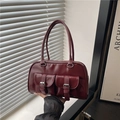 Vintage burgundy Boston handbag with double front pockets and metallic buckles - Red