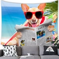 Dettaglio arazzo con chihuahua che legge sulla spiaggia per decorazione pareti casa - 100x70(Pelle di Pesca) / Cane in Spiaggia con Giornale (Stile 8)