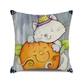 Halloween kussensloop met een schattige grijze kat op een oranje pompoen - Grijze Kat en Lachende Pompoen (Cartoon)