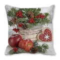 Nahaufnahme von Weihnachtskissenbezug mit Äpfeln, Zapfen und einem hölzernen Herz-Detail - 45x45 cm / Roter Apfel Holzherz (39)