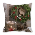 Detailaufnahme Kissenhülle mit Rentier-Motiv aus weichem Pfirsichhaut-Gewebe zu Weihnachten - 45x45 cm / Kiefernkranz Rentier (36)