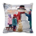 Funda de cojín navideña con niños y un perro jugando con un muñeco de nieve en la nieve - Niños y Mascota con Muñeco de Nieve (3)