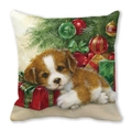 Housse de coussin Noël avec motif chiot mignon et boîte cadeau rouge illustrée - Chiot à côté d'une Boîte Cadeau Rouge (7)