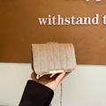 Borsa a tracolla in velluto champagne con trapuntatura verticale e catena dorata - Cachi