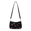 Borsa a tracolla nera chic con stampa a ciliegia e dettagli dorati per donna su bianco - Nero