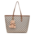 Grote beige monogram shopper met bruine leren bies en een schattige berenhanger - Kaki (Met Hanger)