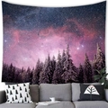 Arazzo da parete con foresta innevata e cielo stellato per arredo casa - 150x100cm (Pelle di pesca) / Foresta Stellata Viola (Stile 2)