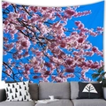 Detalle de un tapiz de flores de cerezo colgado sobre un sofá moderno de color gris - 150x100cm / Sakura en plena floración y cielo azul