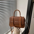 Brown vintage messenger bag in lychee pattern leather with a chic metal logo detail - Brown